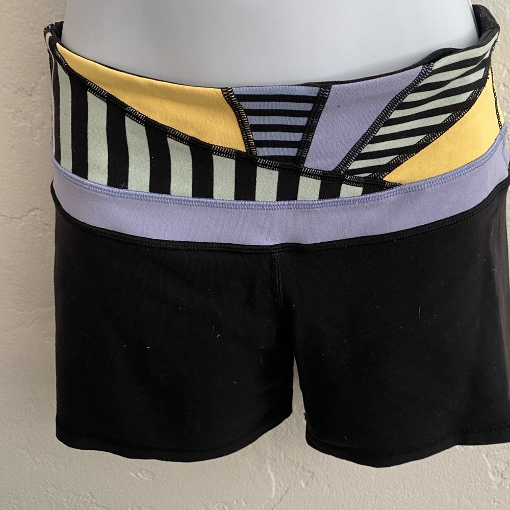 Lululemon shorts size 6 🍋